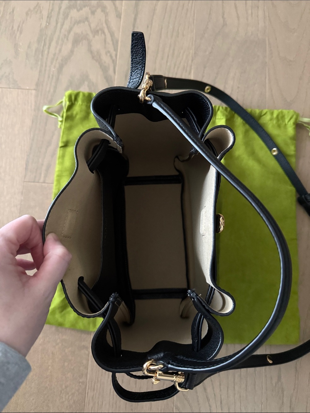 🆕 Tory Burch Romy bucket bag - Picture 11 of 14